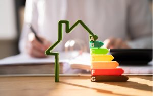 Нова програма за декарбонизация: Саниране и соларни панели намаляват сметките за ток