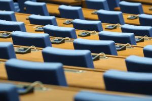 Шести вот на недоверие срещу кабинета: Депутатите гласуват икономическата политика