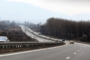 Ограничават движението на тежкотоварни камиони по АМ „Хемус“ до май 2026 г.