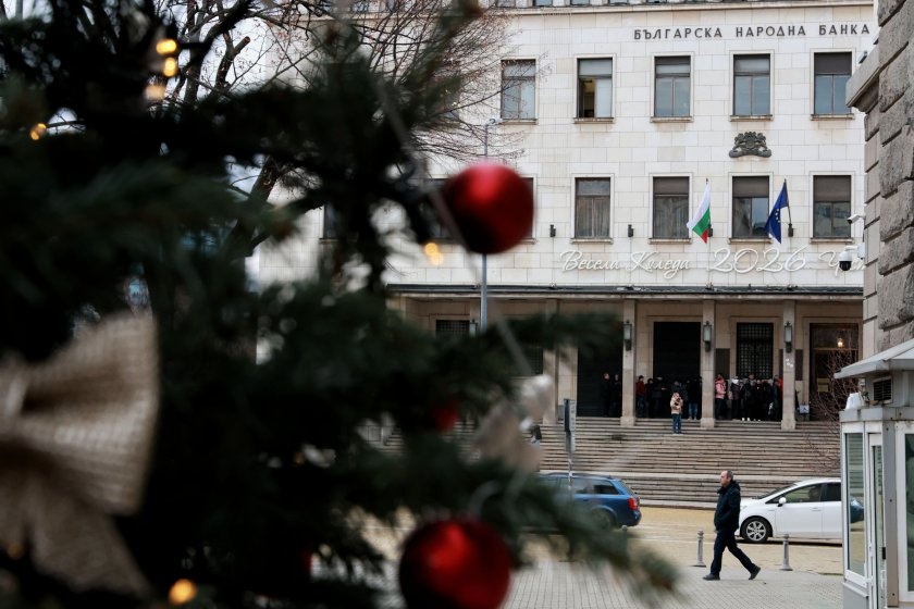 Нестихващ интерес към българските евромонети: Опашки пред БНБ