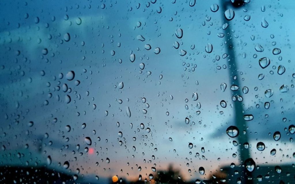 Опасност от наводнения: Средиземноморски циклон носи проливни дъждове и вдига водните нива