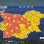 Оранжев код за бурен вятър: 12 области под предупреждение, пориви до 100 км/ч