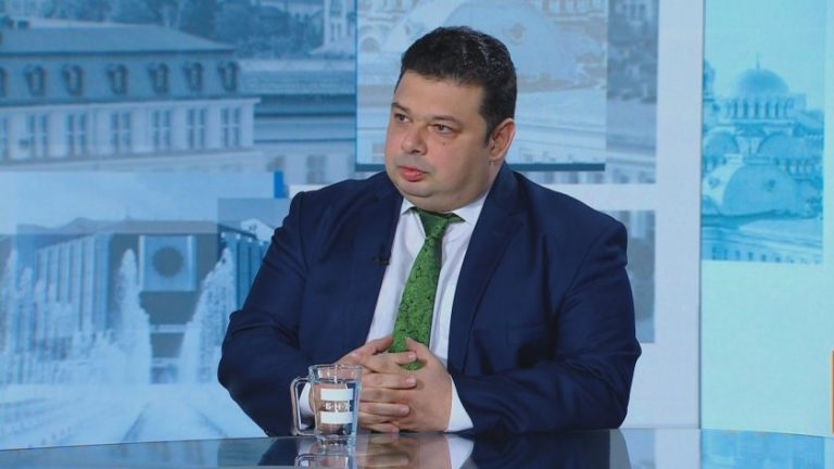 КС работи по делото за референдума за еврото, съобщи Орлин Колев