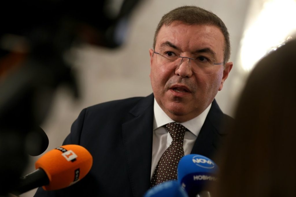 Осигурени са 100 млн. евро за възнаграждения на медицински сестри и здравни специалисти