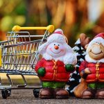 Предпразнична треска: Моловете и магазините преливат от клиенти дни преди Коледа