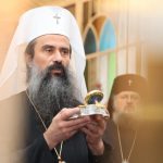 Патриарх Даниил дари частица от мощите на св. Евтимий на Българската екзархия в Истанбул