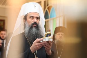 Патриарх Даниил дари частица от мощите на св. Евтимий на Българската екзархия в Истанбул