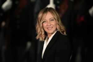 Подаръци на Джорджа Мелони отиват на търг за благотворителност