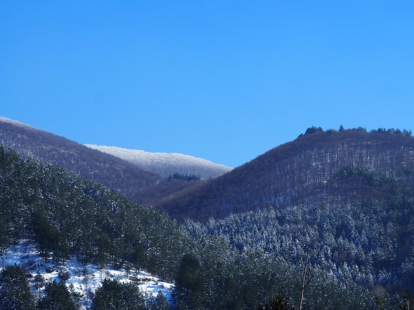 Бурен вятър над 100 км/ч връхлита страната, оранжев код за опасност