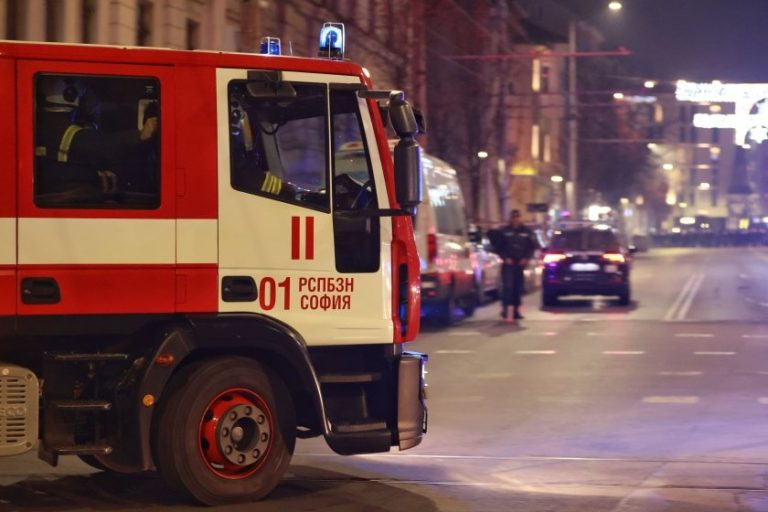 Пожар в асансьор в столичния квартал "Сухата река" доведе до евакуация на 20 души Пожар в асансьор в столичния квартал "Сухата река" доведе до евакуация на 20 души
