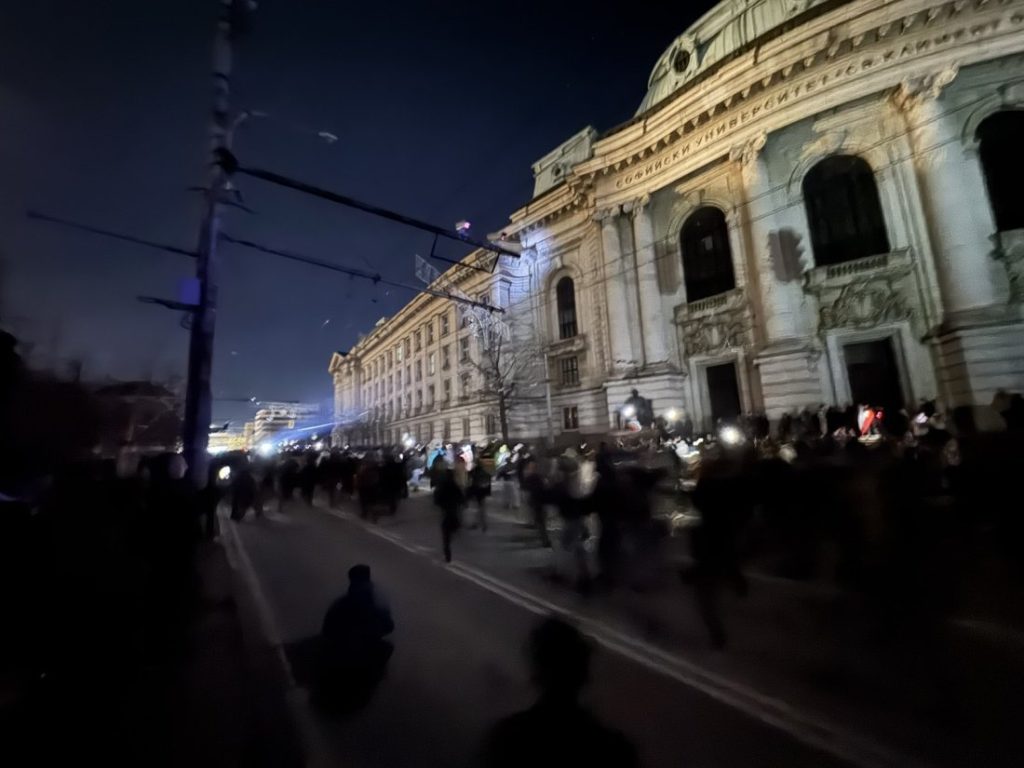 Пожар в колектор спря тока в центъра на София по време на протест