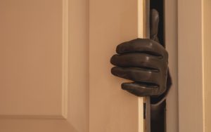 Преди празниците: МВР и ключари предупреждават за нови тактики на крадците