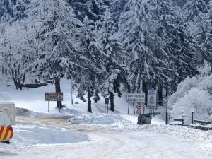 Проходът "Шипка" е чист, но има временни ограничения и снеговалеж