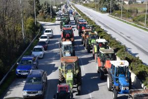 Гръцки фермери ескалират протестите: Сблъсъци с полицията и сълзотворен газ