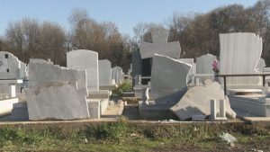 Масов вандализъм на Централните софийски гробища: Изпочупени са над 130 паметни плочи