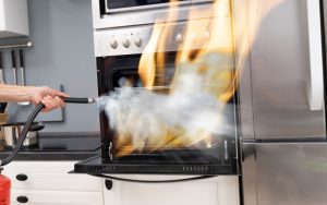 Празнични пожари: Как да опазим дома си от инциденти?