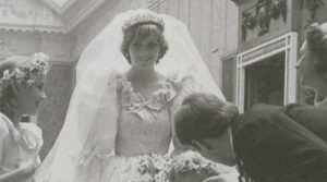 Историческо шампанско от сватбата на Даяна и Чарлз отива на търг в Дания