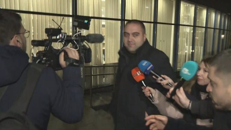 Съдът решава за мярката на бившия директор на 138-о училище, заседанието започна със забавяне Съдът решава за мярката на бившия директор на 138-о училище, заседанието започна със забавяне
