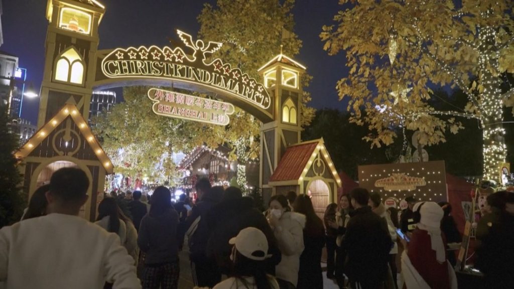 Шанхай посреща Коледа: Немски базар и захарен памук-елха на нова локация