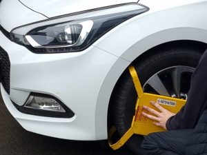 Водач свали скоба от автомобила си в Кърджали, започна проверка