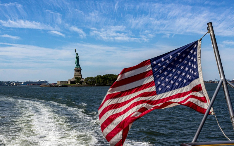 САЩ може да изискват 5-годишна история в социалните мрежи за безвизово пътуване