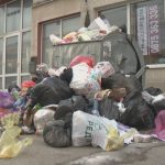 Вятър разнесе тонове боклук из „Люлин“, докато София се бори с кризата със сметоизвозването