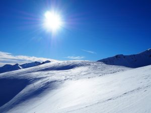 Слънчево, но ветровито време в събота, застудяване в сряда