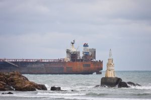 МОСВ следи водите край Ахтопол след изтеглянето на танкера „Кайрос“