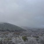 Първи сняг на Петрохан: Проходът е отворен, но с предупреждения за заледявания