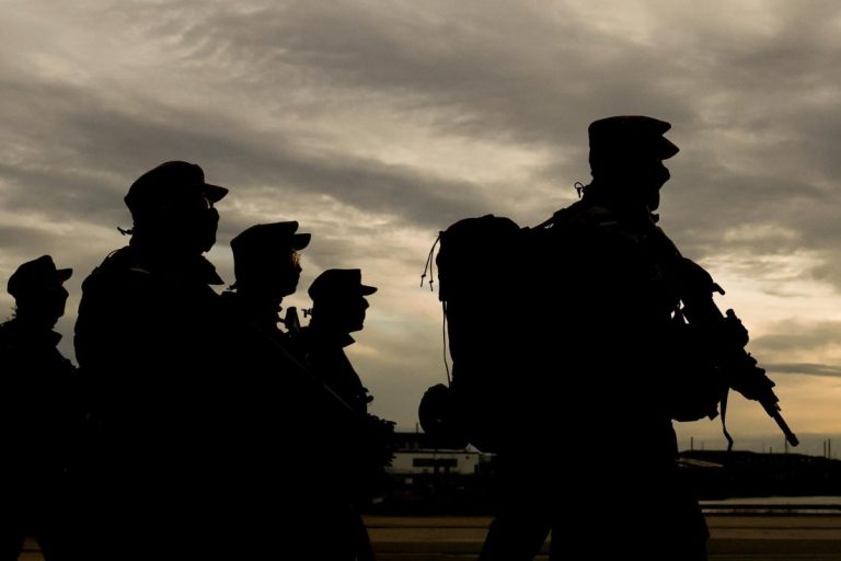 Масова училищна стачка в Германия срещу планове за военна служба Масова училищна стачка в Германия срещу планове за военна служба