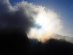 Студено и мъгливо време обхваща страната, очакват се валежи