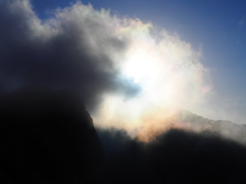 Студено и мъгливо време обхваща страната, очакват се валежи