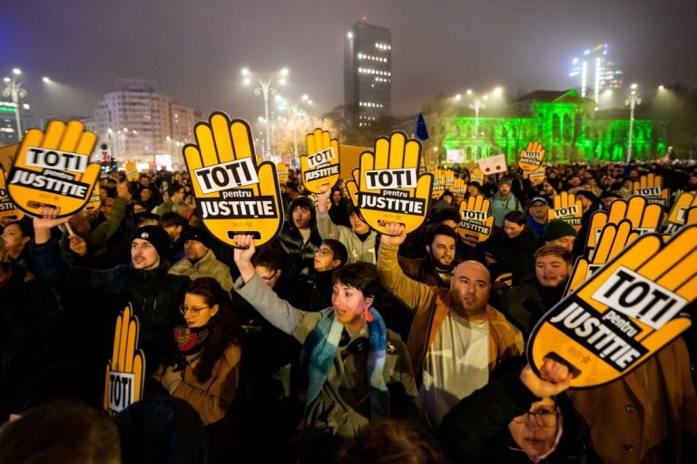 Трети ден протести в Румъния: Хиляди настояват за независимо правосъдие и реформа