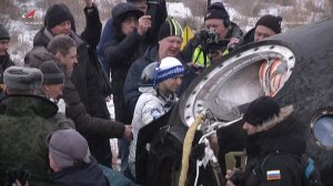 Екипажът на "Союз МС-27" се завърна успешно на Земята след 245 дни в Космоса