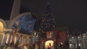 Ватикана грейна: Осветиха елхата и Рождественската сцена пред Коледа