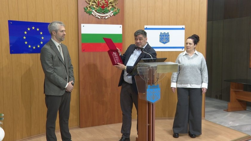 Варненци получиха награда „Гражданска доблест“ за протести в защита на кмета Коцев