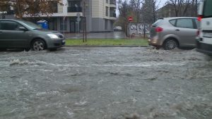 Възстановено е движението по бул. "Стамболийски" след наводнение в Пловдив
