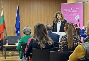Йотова: Държавата трябва да гарантира бърза реакция и сигурност за жертвите на домашно насилие