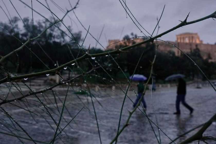 Гърция под водна обсада: Властите призовават да не се пътува до утре