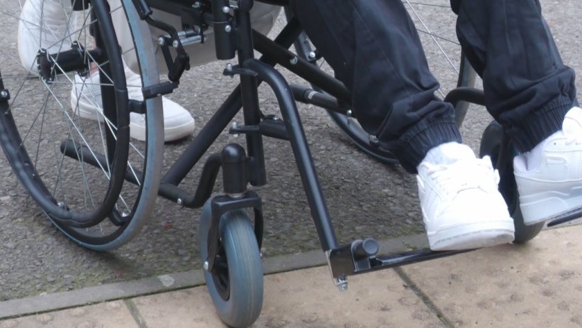 Забавено ТЕЛК решение остави дете с 95% инвалидност и майка му без доходи