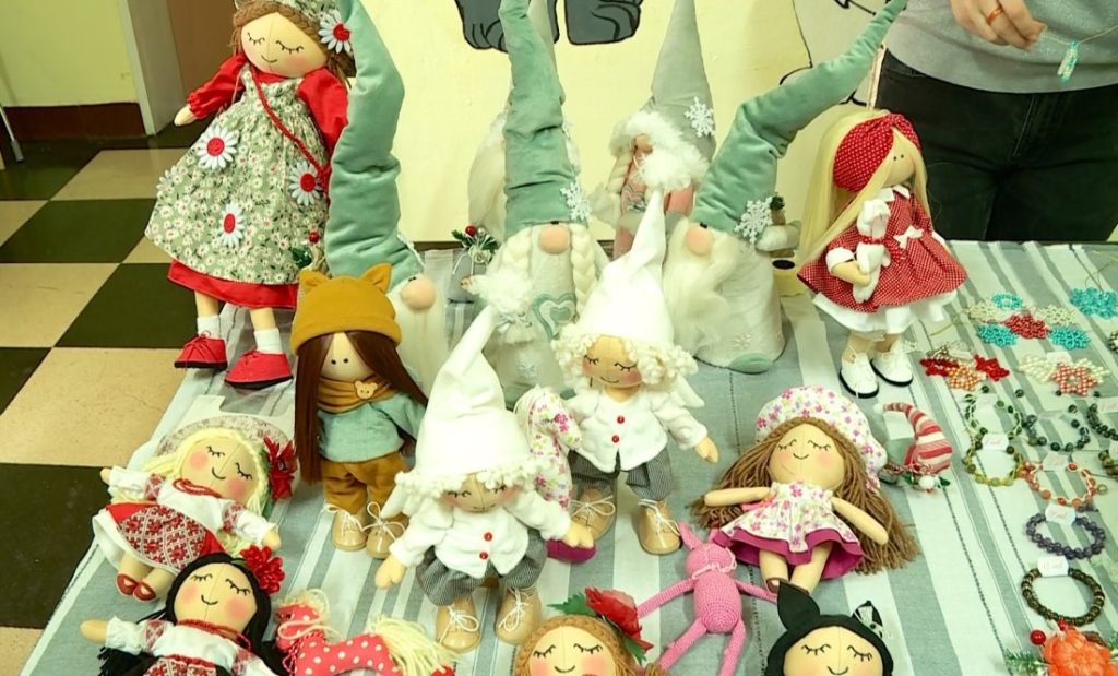 Коледна магия в Пловдив: Украински семейства и възрастни хора празнуват заедно