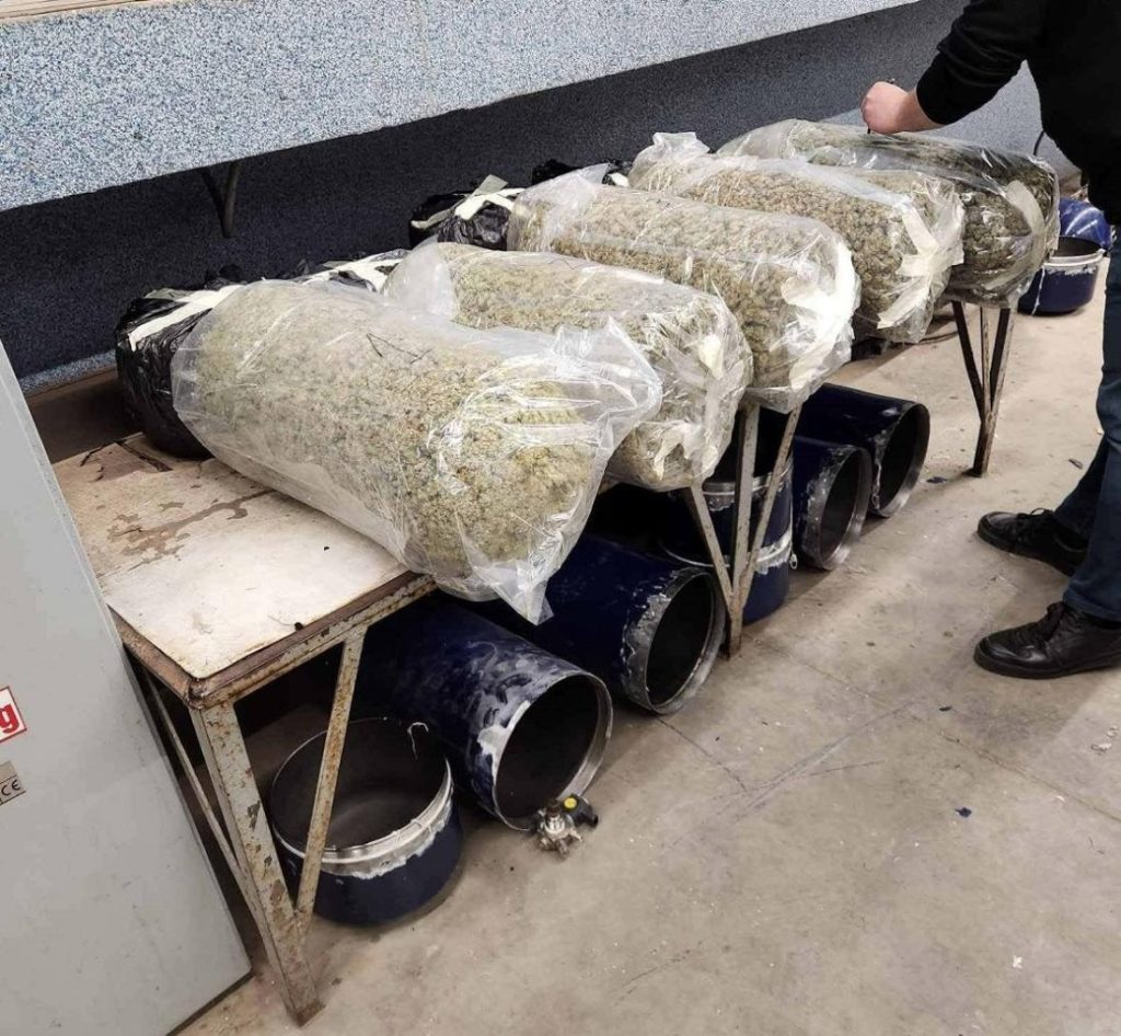 Четирима задържани с над 70 кг марихуана на границата с Турция