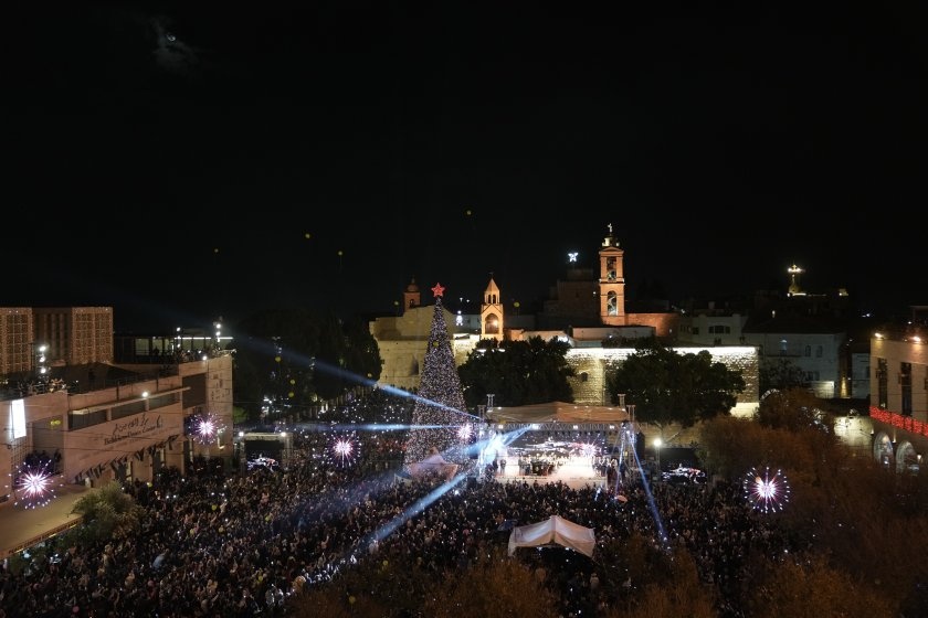 Витлеем грейна: Коледните светлини възвестяват мир