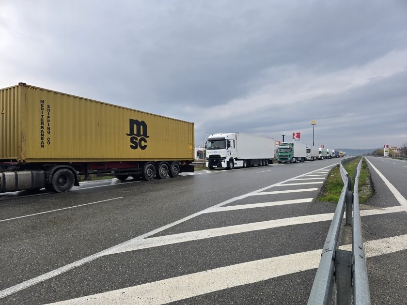 ГКПП „Кулата“ възстановено, „Илинден“ затворен за тирове на фона на протести