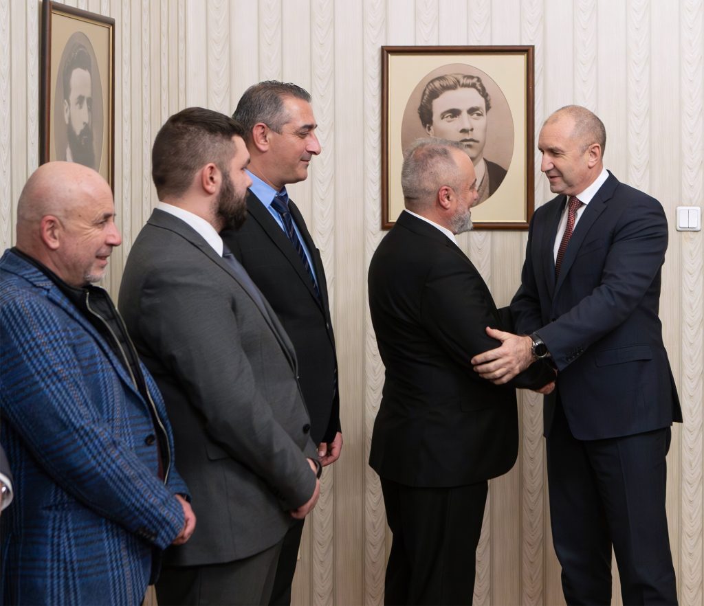 Радев: Вписването на българите в Конституцията на РСМ ускорява пътя към ЕС