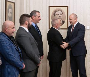 Радев: Вписването на българите в Конституцията на РСМ ускорява пътя към ЕС