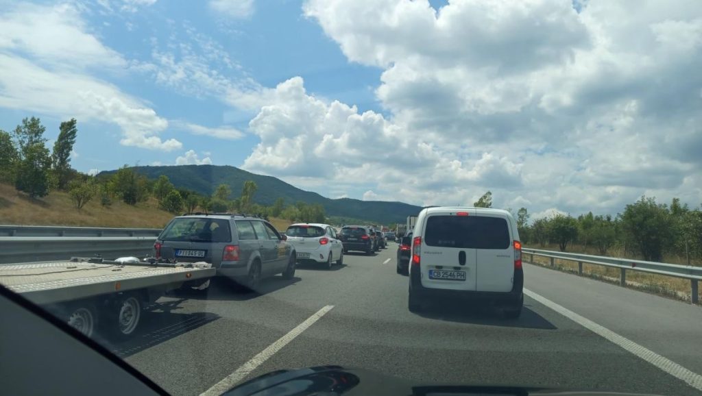 Временно пренасочват трафика по АМ „Струма“ заради ремонт