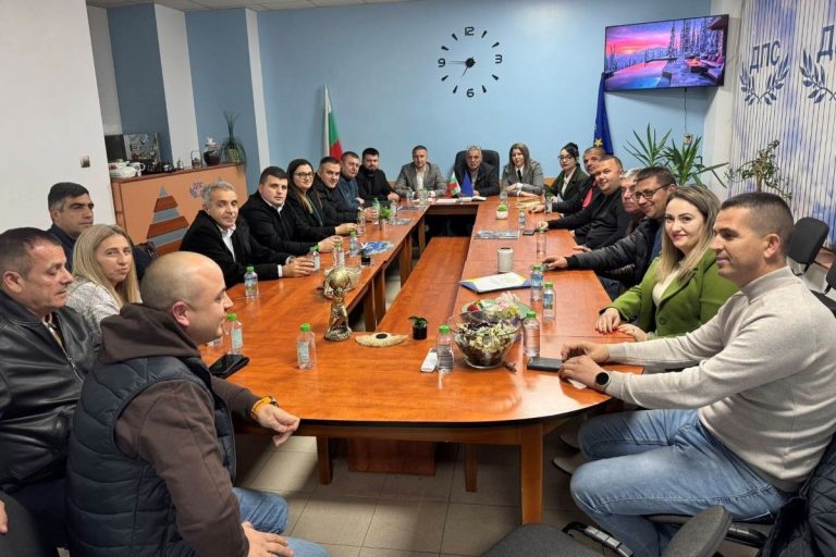 ДПС-Ново начало организира контрапротести в подкрепа на кабинета „Желязков“ ДПС-Ново начало организира контрапротести в подкрепа на кабинета „Желязков“