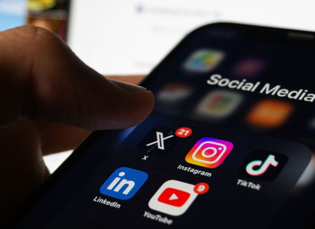 Дания забранява социалните мрежи за деца под 15 години, въвежда цифрова самоличност