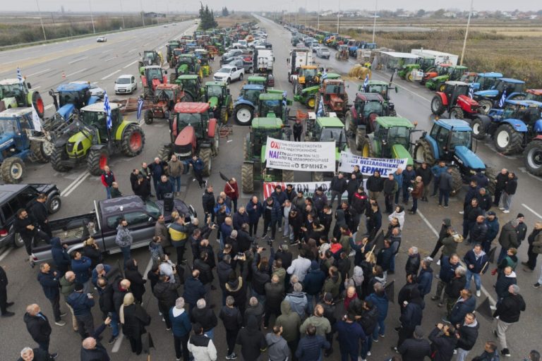 Извънредна среща на гръцкото правителство заради ескалиращи фермерски протести Извънредна среща на гръцкото правителство заради ескалиращи фермерски протести